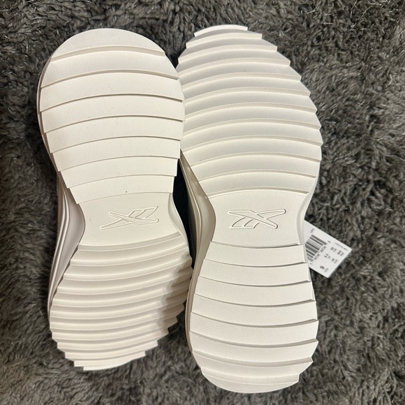 Reebok shoes never been worn with tags still on them. - Picture 4 of 7